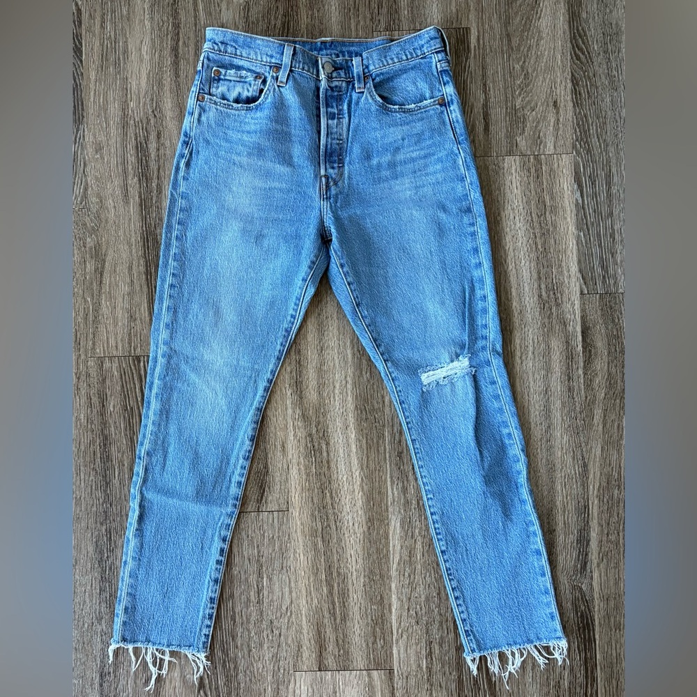 Levi’s 501 Skinny Jeans - Cropped with Frayed Hem - W29 L28